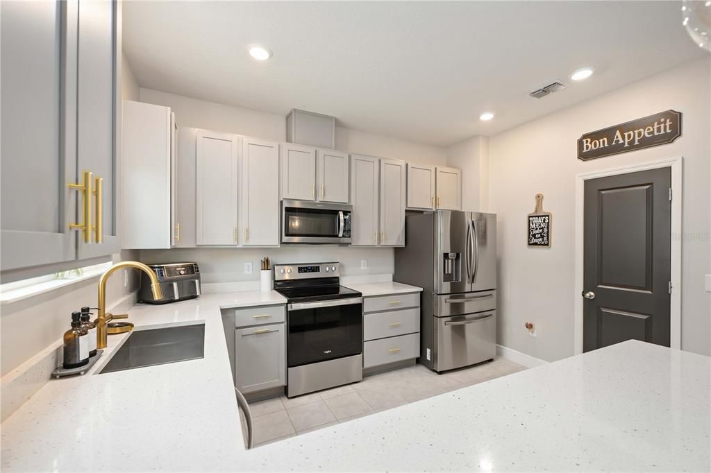 Active With Contract: $560,000 (3 beds, 2 baths, 2378 Square Feet)