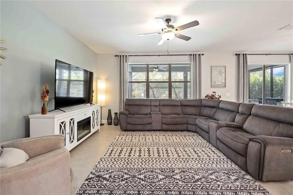 Active With Contract: $560,000 (3 beds, 2 baths, 2378 Square Feet)