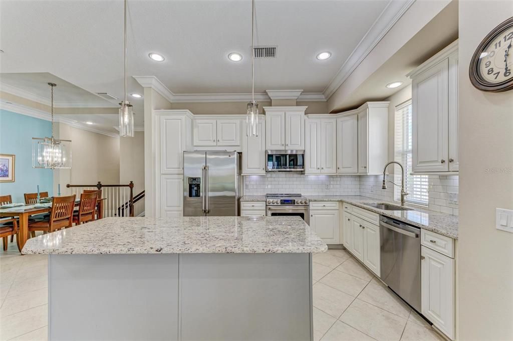 待售: $730,000 (3 贝兹, 3 浴室, 1994 平方英尺)