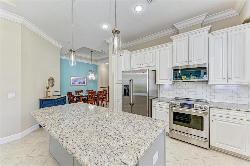 待售: $730,000 (3 贝兹, 3 浴室, 1994 平方英尺)