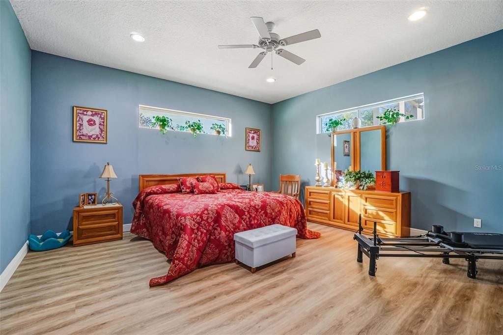 For Sale: $980,000 (4 beds, 3 baths, 2678 Square Feet)