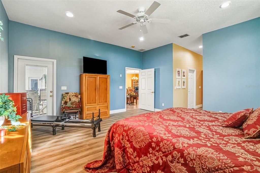 For Sale: $980,000 (4 beds, 3 baths, 2678 Square Feet)