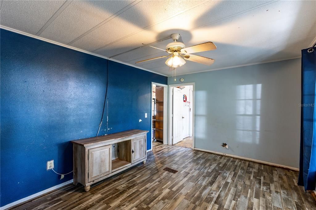 For Sale: $149,900 (4 beds, 3 baths, 2197 Square Feet)