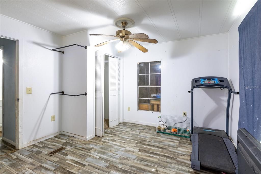 For Sale: $149,900 (4 beds, 3 baths, 2197 Square Feet)