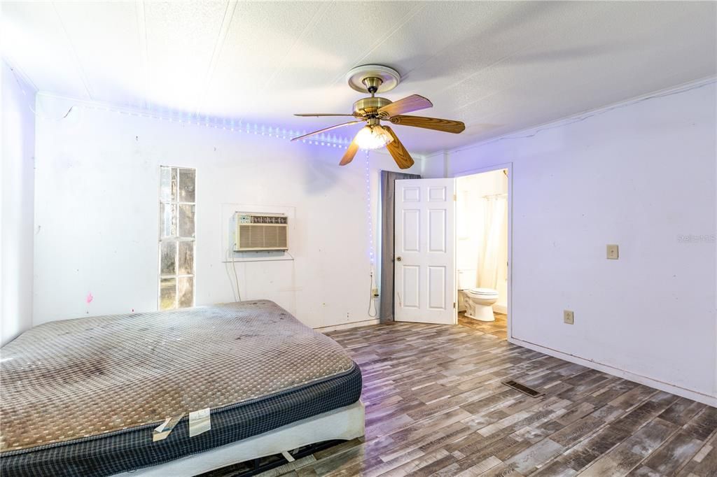 For Sale: $149,900 (4 beds, 3 baths, 2197 Square Feet)