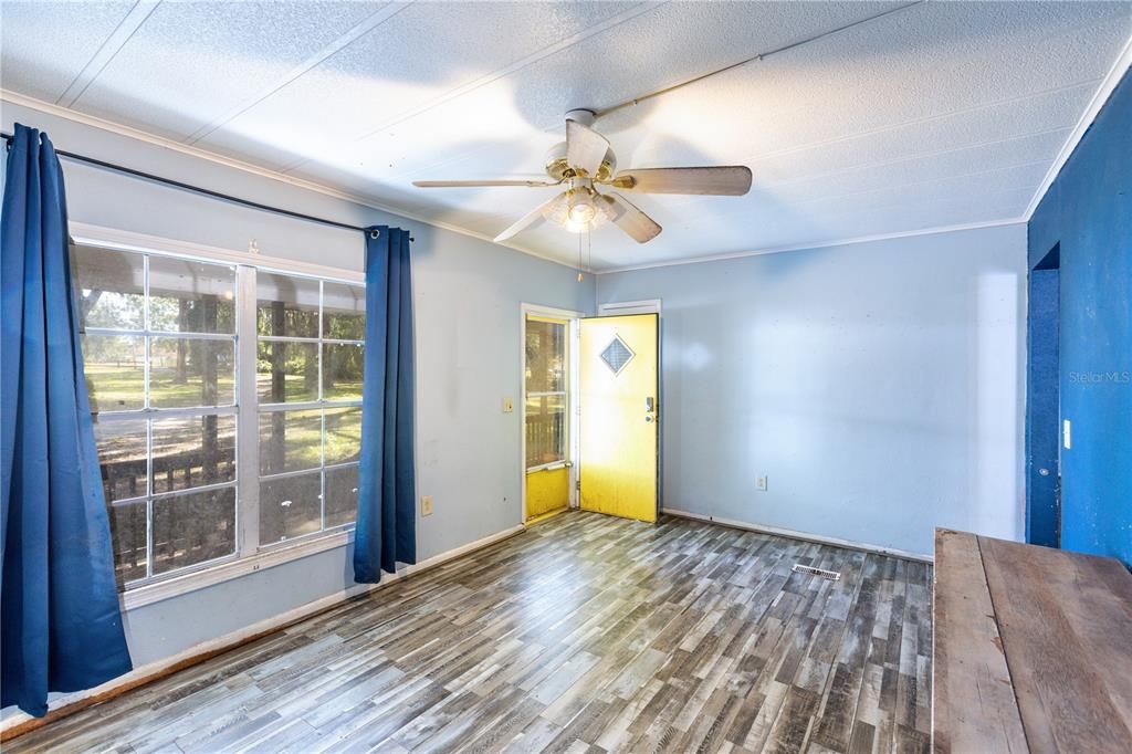 For Sale: $149,900 (4 beds, 3 baths, 2197 Square Feet)