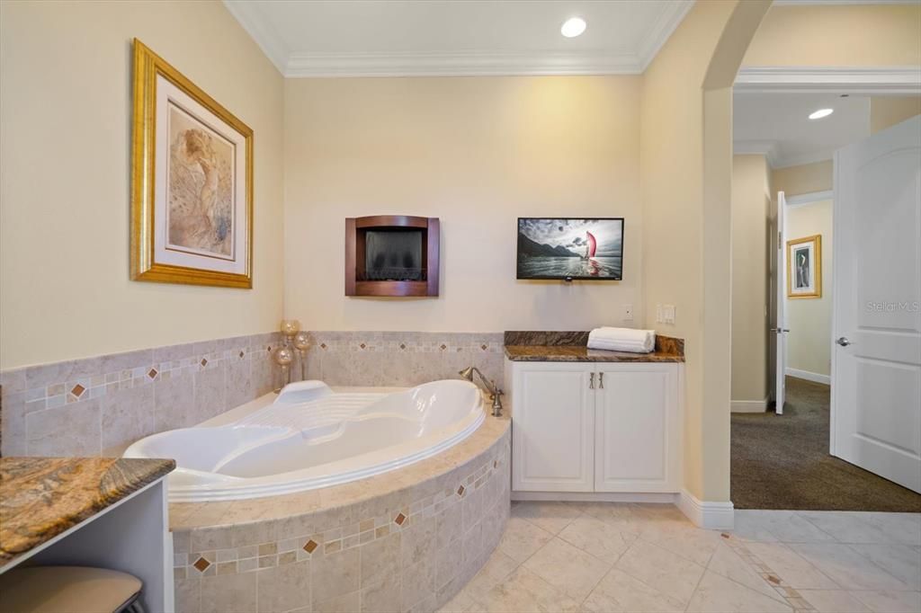 待售: $3,799,999 (5 贝兹, 4 浴室, 4190 平方英尺)