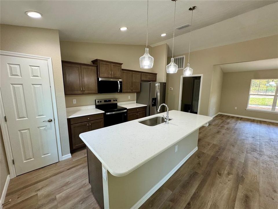 待售: $279,000 (3 贝兹, 2 浴室, 1671 平方英尺)