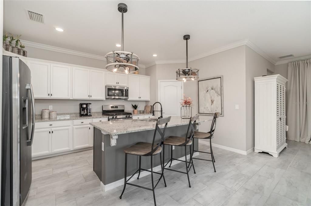 待售: $489,000 (4 贝兹, 3 浴室, 2027 平方英尺)