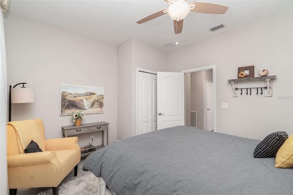 待售: $489,000 (4 贝兹, 3 浴室, 2027 平方英尺)