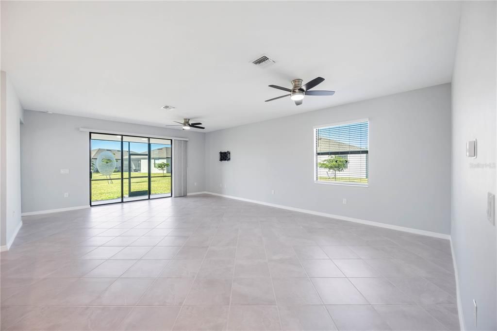 For Sale: $389,000 (3 beds, 3 baths, 1822 Square Feet)