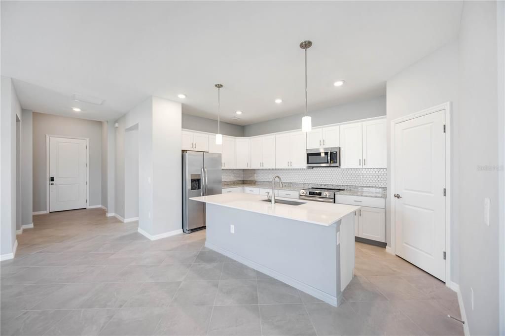 For Sale: $389,000 (3 beds, 3 baths, 1822 Square Feet)