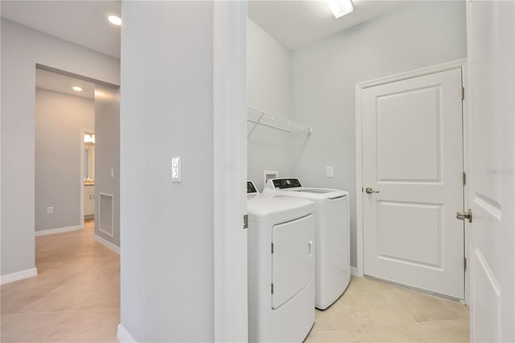 For Sale: $389,000 (3 beds, 3 baths, 1822 Square Feet)