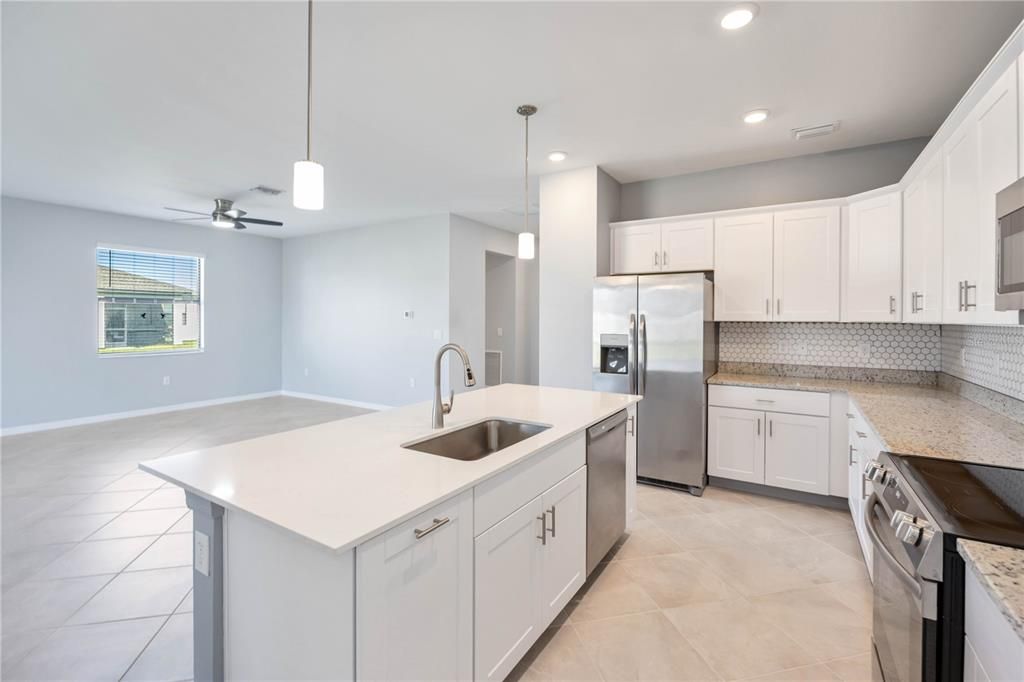 For Sale: $389,000 (3 beds, 3 baths, 1822 Square Feet)