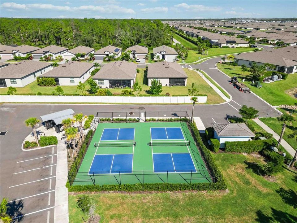 For Sale: $389,000 (3 beds, 3 baths, 1822 Square Feet)