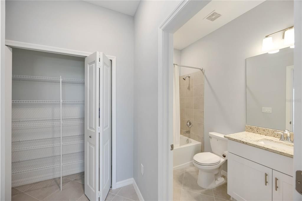 For Sale: $389,000 (3 beds, 3 baths, 1822 Square Feet)