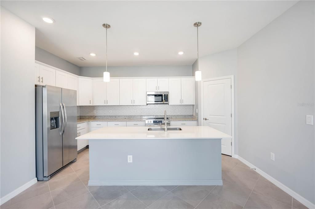 For Sale: $389,000 (3 beds, 3 baths, 1822 Square Feet)