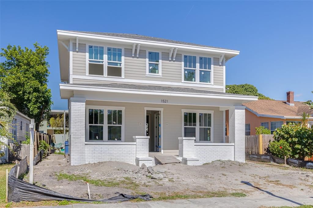 合同活跃: $1,595,000 (4 贝兹, 3 浴室, 2842 平方英尺)