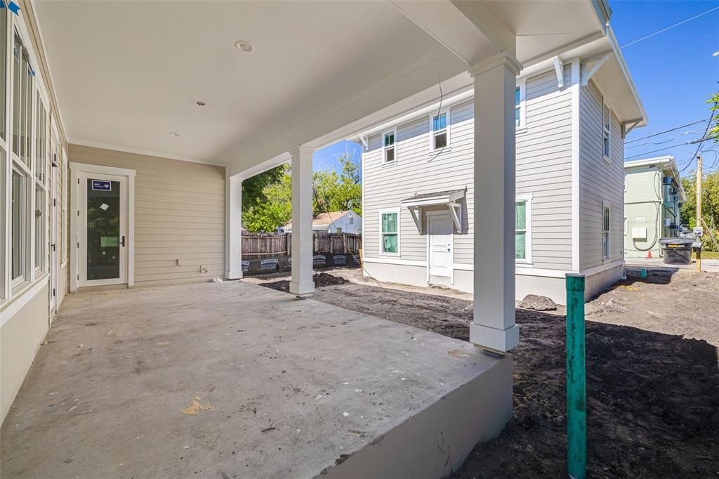 合同活跃: $1,595,000 (4 贝兹, 3 浴室, 2842 平方英尺)