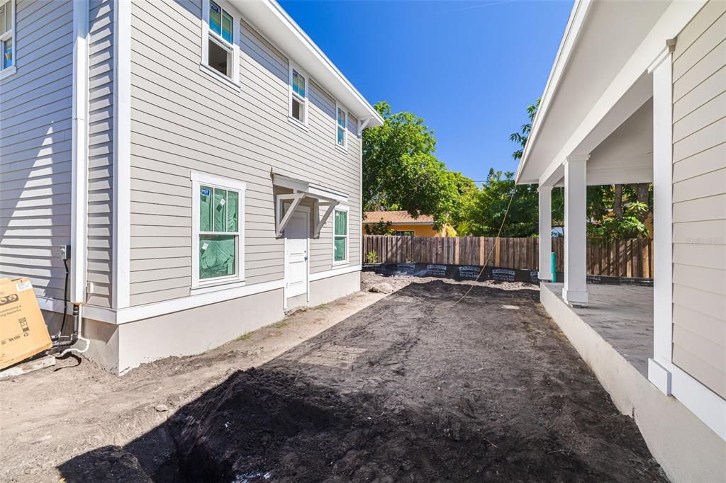 合同活跃: $1,595,000 (4 贝兹, 3 浴室, 2842 平方英尺)