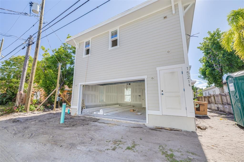 合同活跃: $1,595,000 (4 贝兹, 3 浴室, 2842 平方英尺)