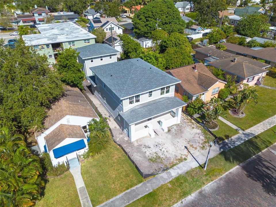 合同活跃: $1,595,000 (4 贝兹, 3 浴室, 2842 平方英尺)