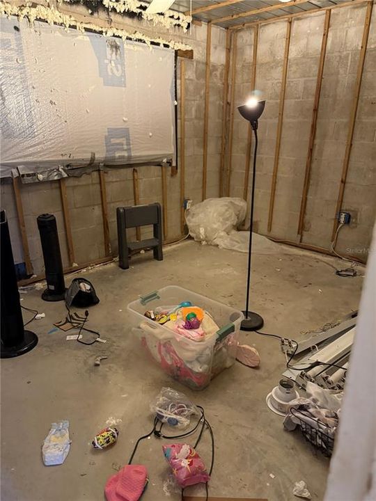 合同活跃: $125,000 (3 贝兹, 2 浴室, 1516 平方英尺)