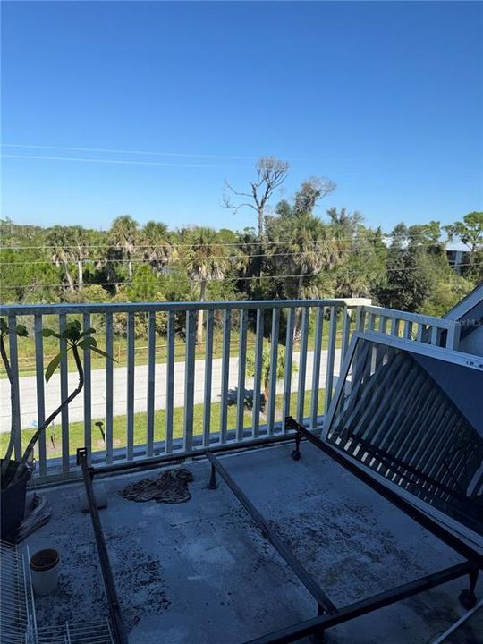 合同活跃: $125,000 (3 贝兹, 2 浴室, 1516 平方英尺)