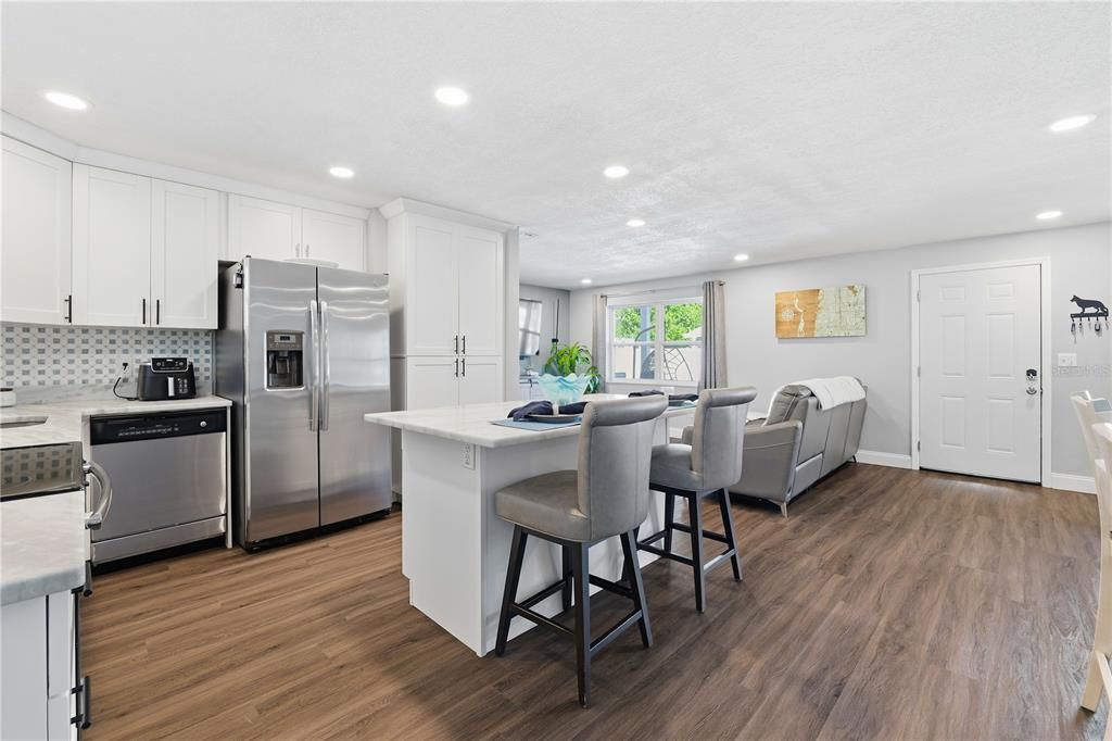 合同活跃: $439,900 (3 贝兹, 2 浴室, 1392 平方英尺)