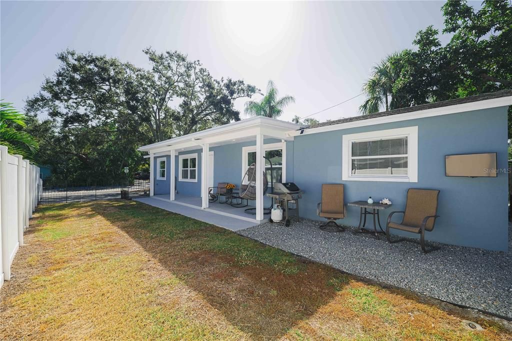 合同活跃: $439,900 (3 贝兹, 2 浴室, 1392 平方英尺)