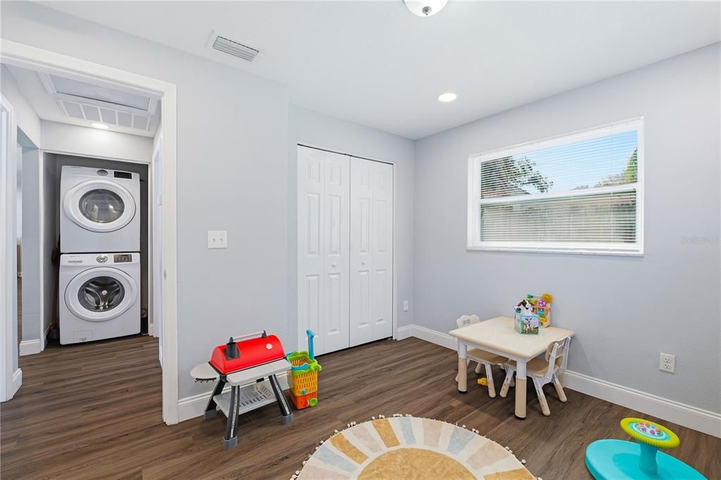 合同活跃: $439,900 (3 贝兹, 2 浴室, 1392 平方英尺)