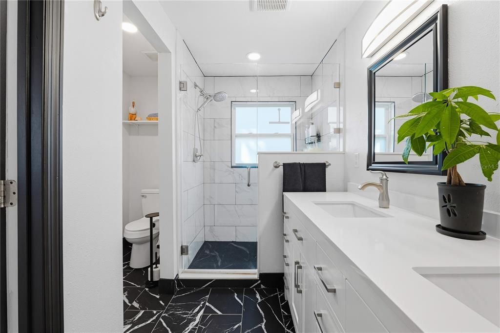 合同活跃: $439,900 (3 贝兹, 2 浴室, 1392 平方英尺)