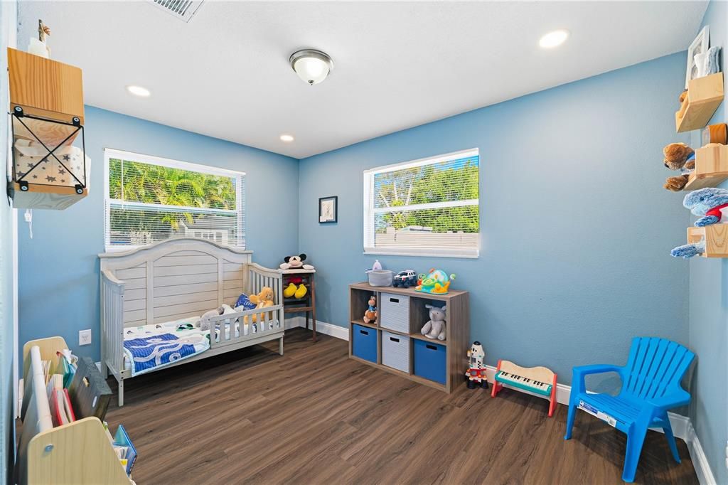 合同活跃: $439,900 (3 贝兹, 2 浴室, 1392 平方英尺)