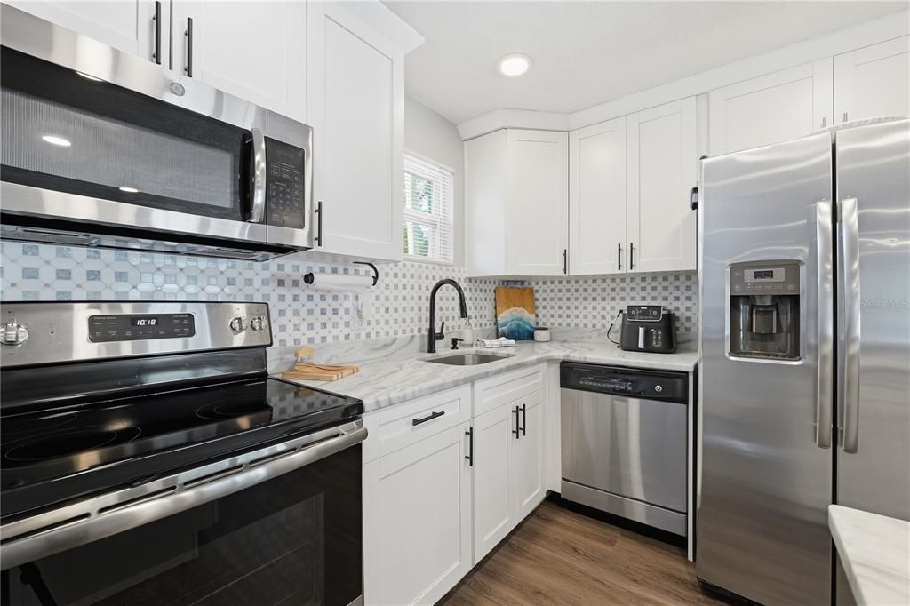 合同活跃: $439,900 (3 贝兹, 2 浴室, 1392 平方英尺)