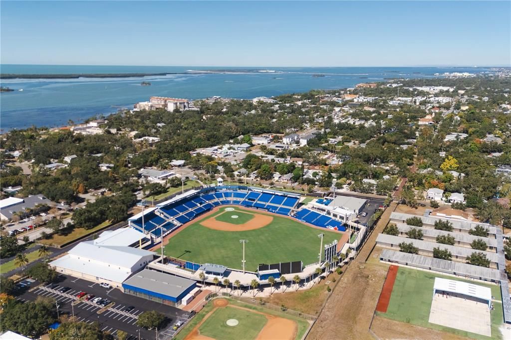 合同活跃: $439,900 (3 贝兹, 2 浴室, 1392 平方英尺)