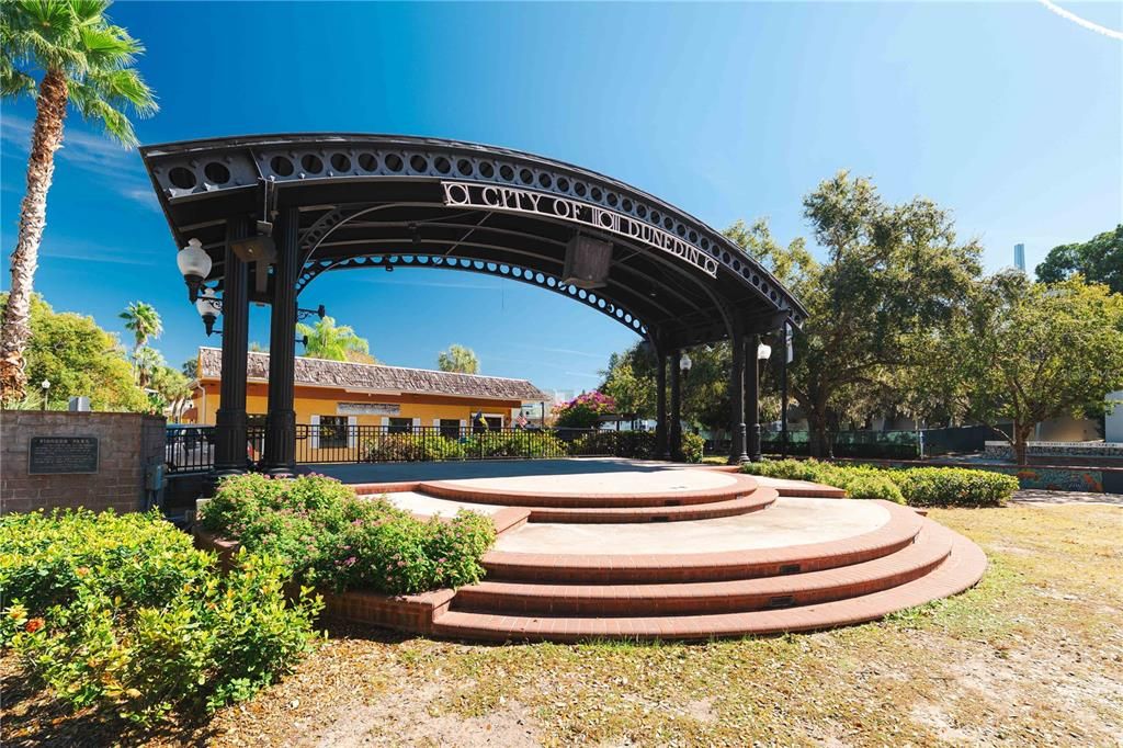 合同活跃: $439,900 (3 贝兹, 2 浴室, 1392 平方英尺)