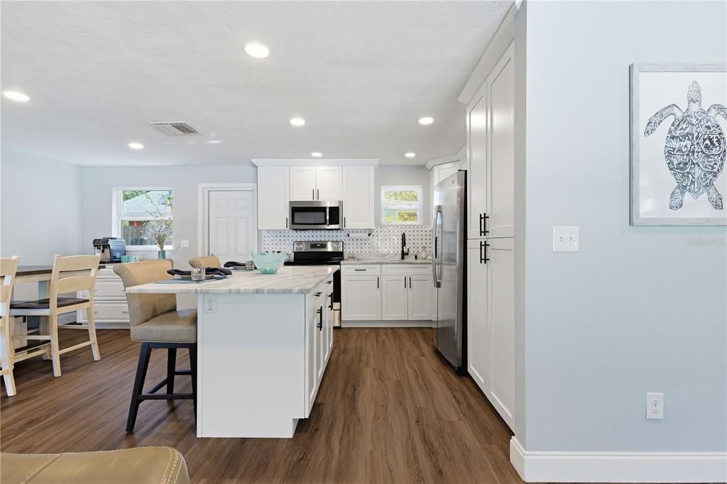 合同活跃: $439,900 (3 贝兹, 2 浴室, 1392 平方英尺)