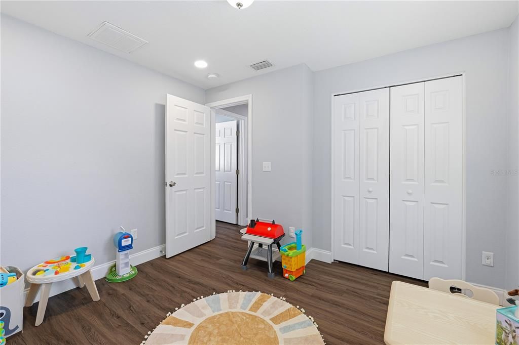 合同活跃: $439,900 (3 贝兹, 2 浴室, 1392 平方英尺)