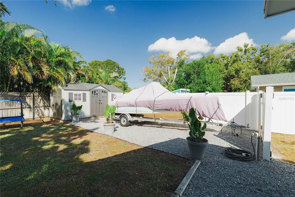 合同活跃: $439,900 (3 贝兹, 2 浴室, 1392 平方英尺)