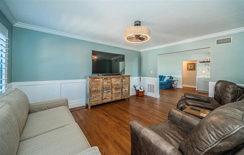 En Venta: $2,975,000 (4 camas, 2 baños, 3323 Pies cuadrados)