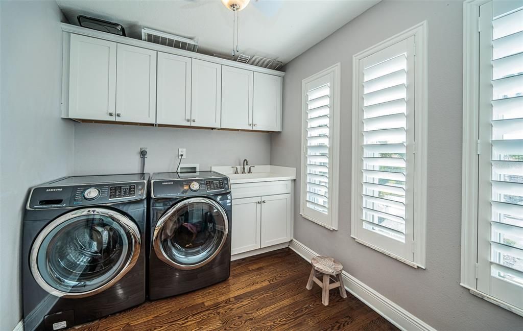 En Venta: $2,975,000 (4 camas, 2 baños, 3323 Pies cuadrados)