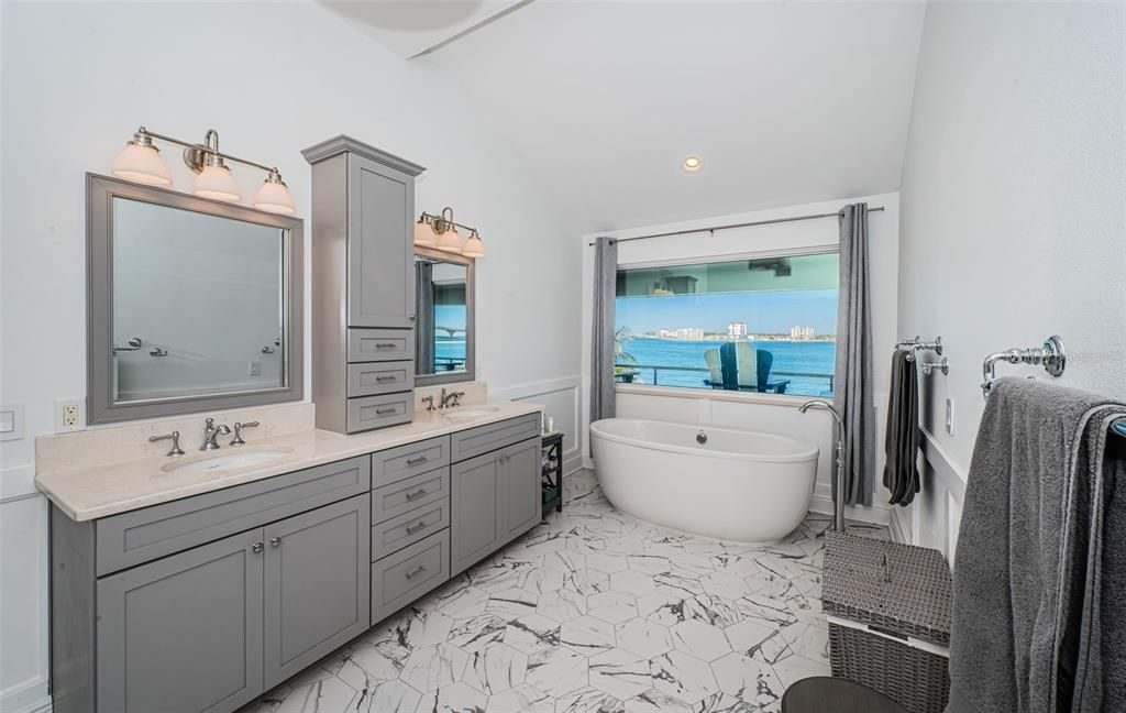 En Venta: $2,975,000 (4 camas, 2 baños, 3323 Pies cuadrados)