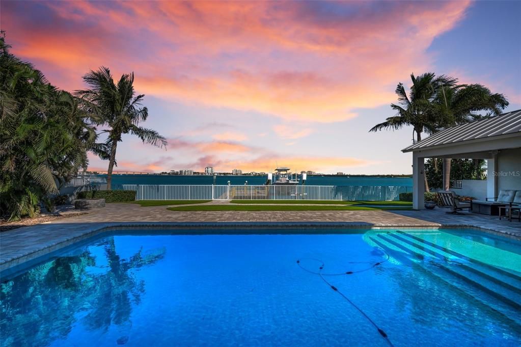 En Venta: $2,975,000 (4 camas, 2 baños, 3323 Pies cuadrados)