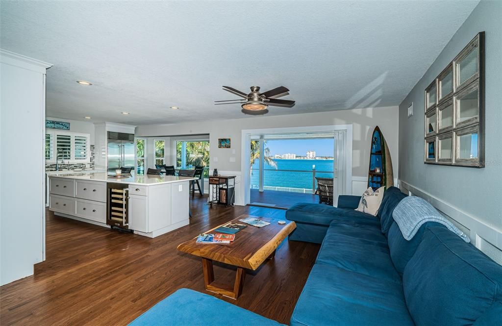 En Venta: $2,975,000 (4 camas, 2 baños, 3323 Pies cuadrados)