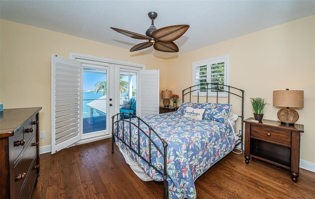 En Venta: $2,975,000 (4 camas, 2 baños, 3323 Pies cuadrados)