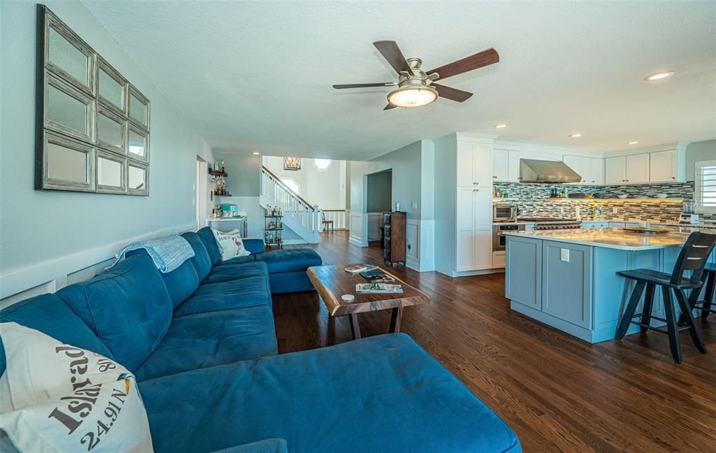 En Venta: $2,975,000 (4 camas, 2 baños, 3323 Pies cuadrados)