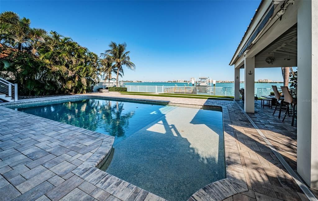 En Venta: $2,975,000 (4 camas, 2 baños, 3323 Pies cuadrados)