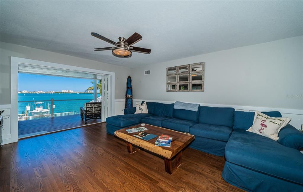 En Venta: $2,975,000 (4 camas, 2 baños, 3323 Pies cuadrados)