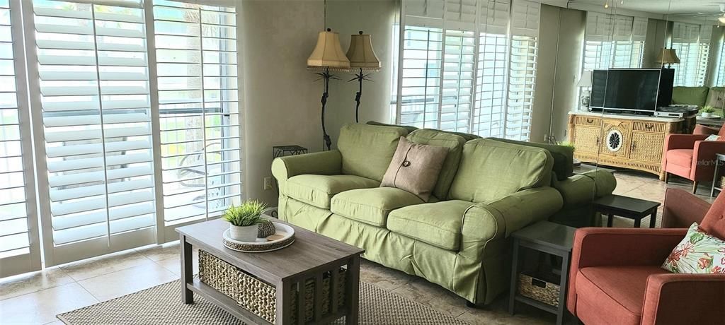 For Rent: $2,800 (2 beds, 2 baths, 1020 Square Feet)