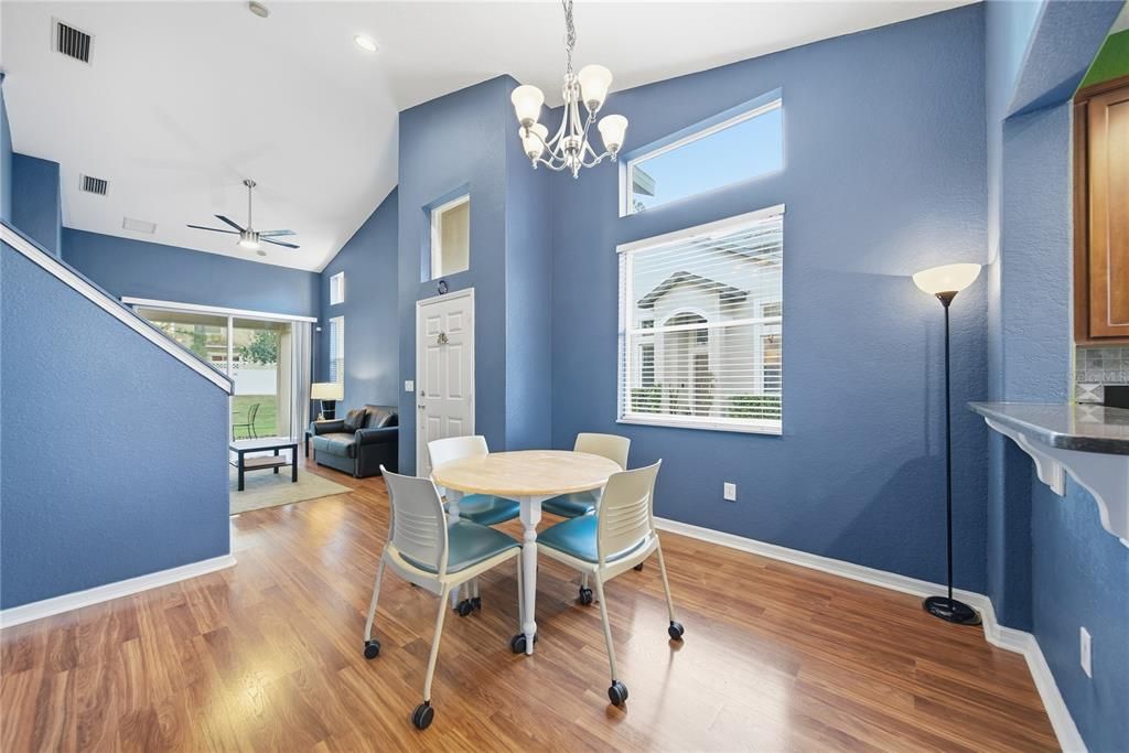 出租: $2,200 (3 贝兹, 2 浴室, 1602 平方英尺)